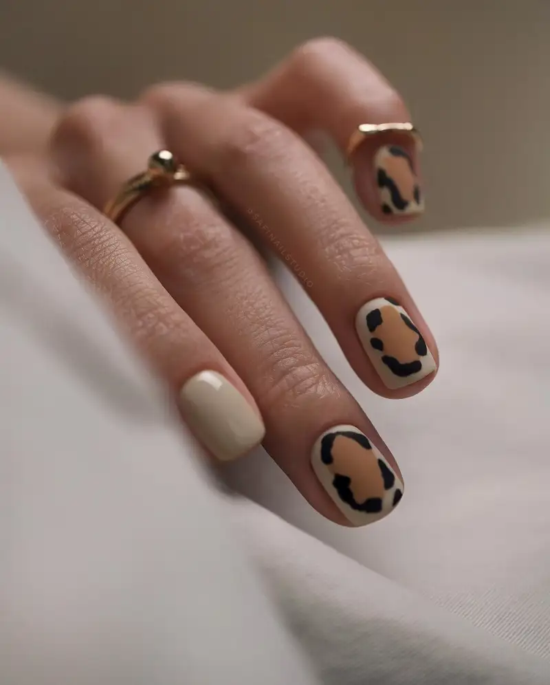 uñas para vestido rojo Estampado de leopardo