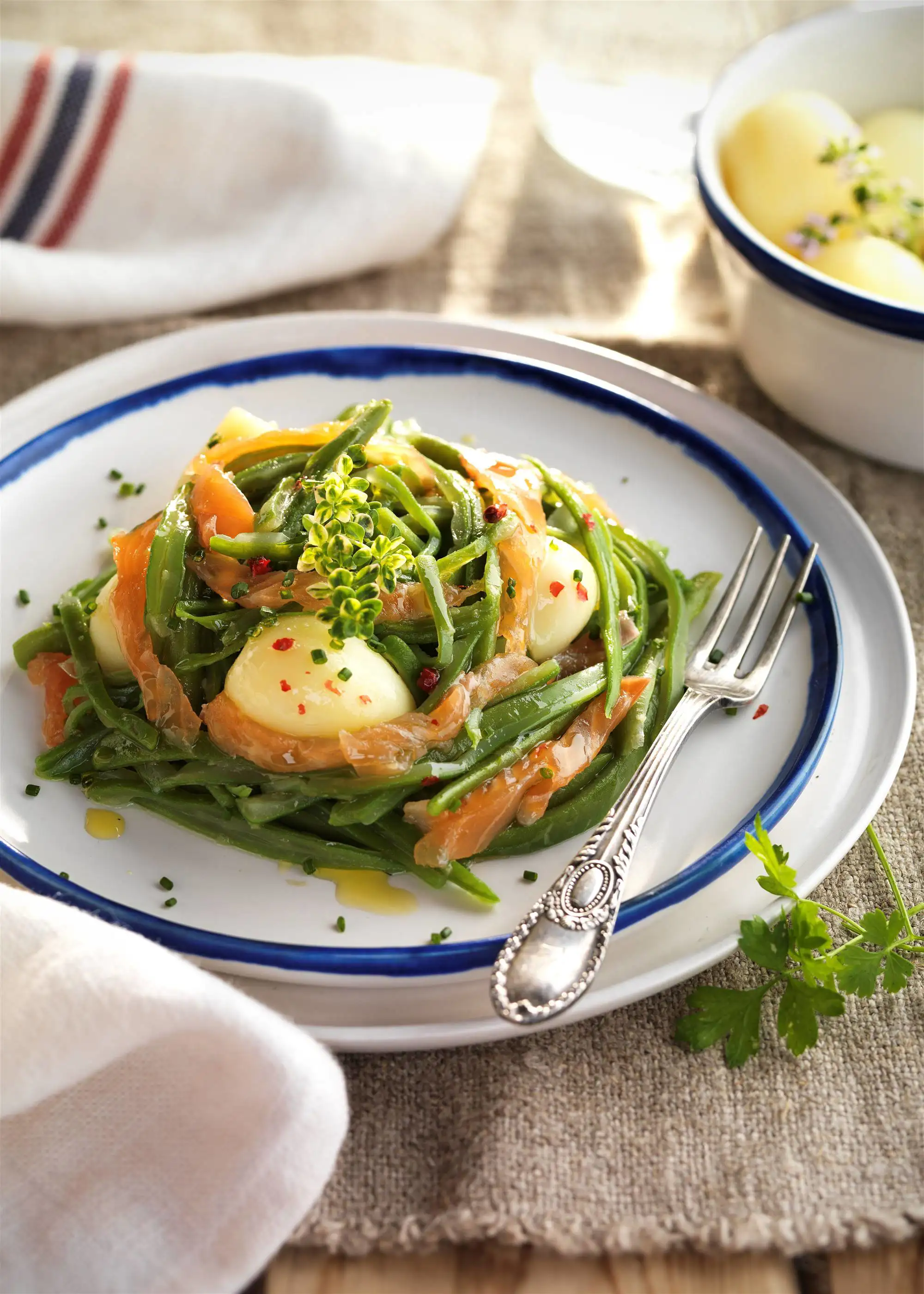 Ensalada de judías verdes cocidas con salmón ahumado