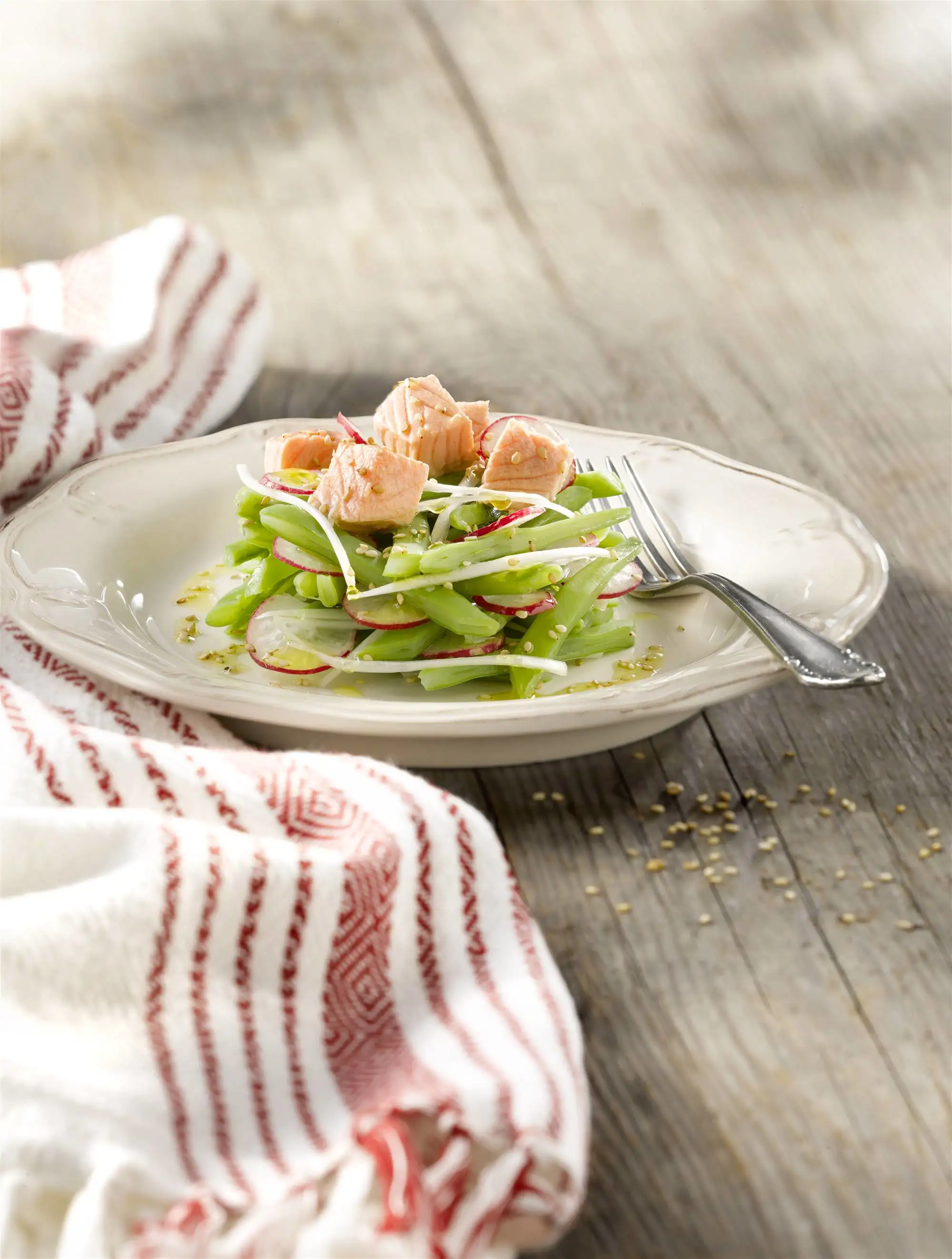 Ensaladas de judías verdes y salmón al vapor