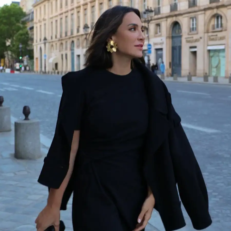 Ni kitten ni cuadrado: el tacón elegante que Tamara Falcó lleva con vestido negro será tendencia en otoño 2024