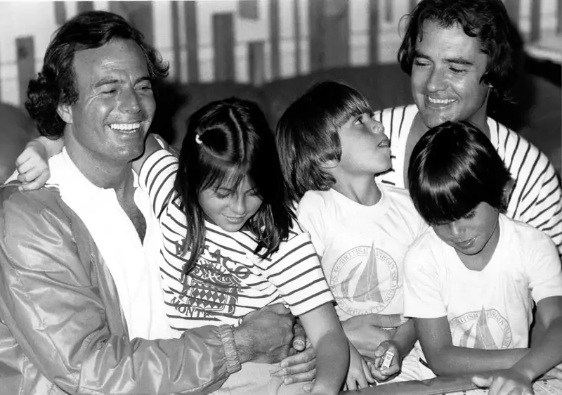Julio Iglesias con sus hijos