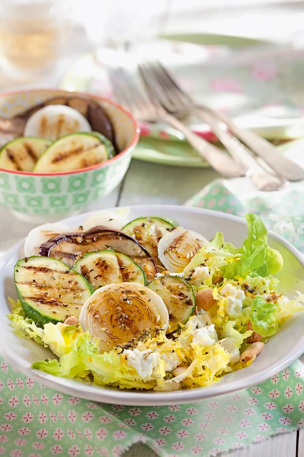 ensalada de queso de cabra y verduras