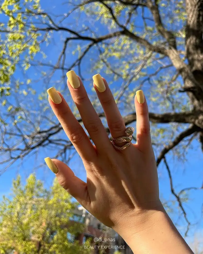 uñas vestido azul Amarillo limón