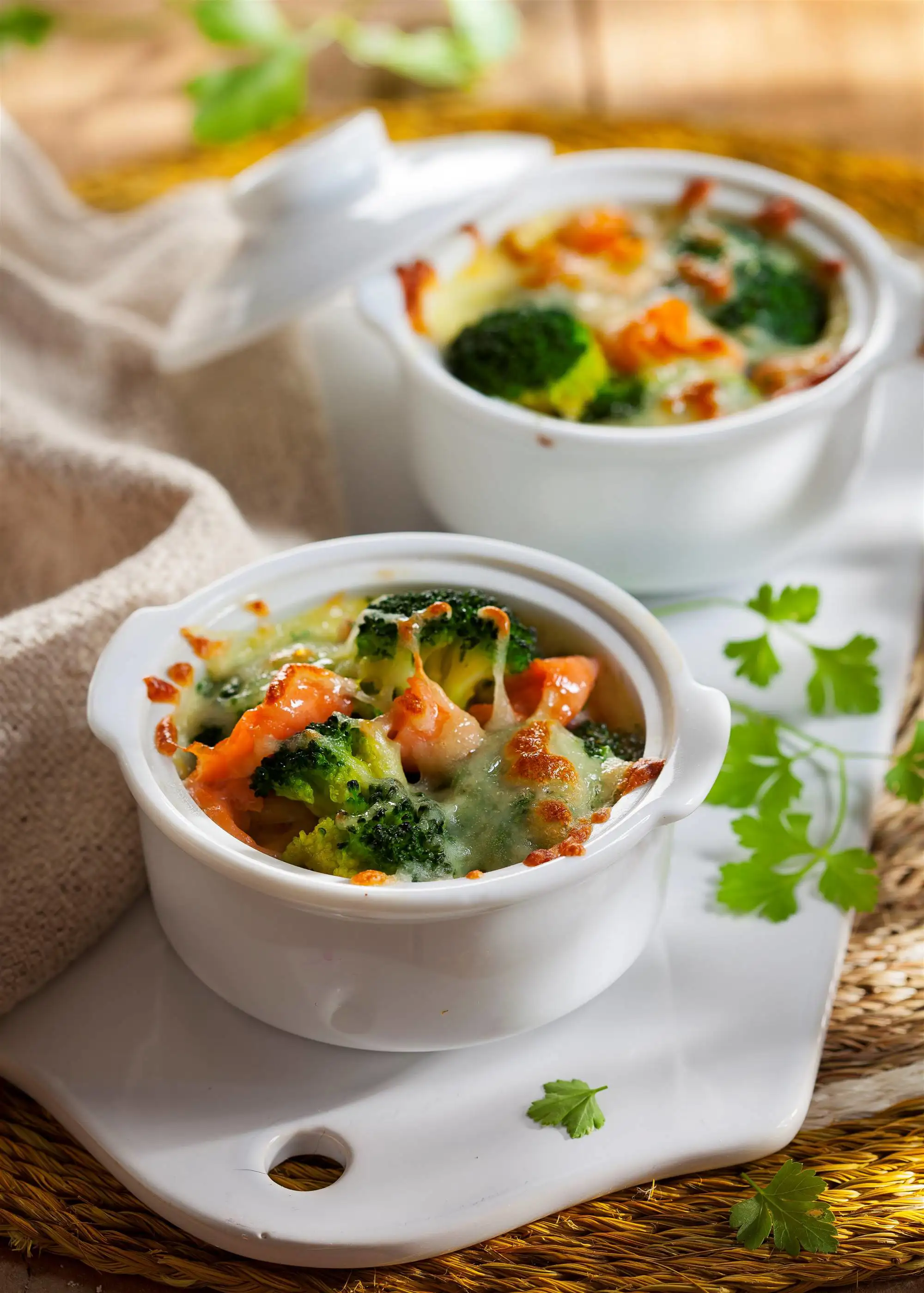 Cazuelitas de brócoli con salmón