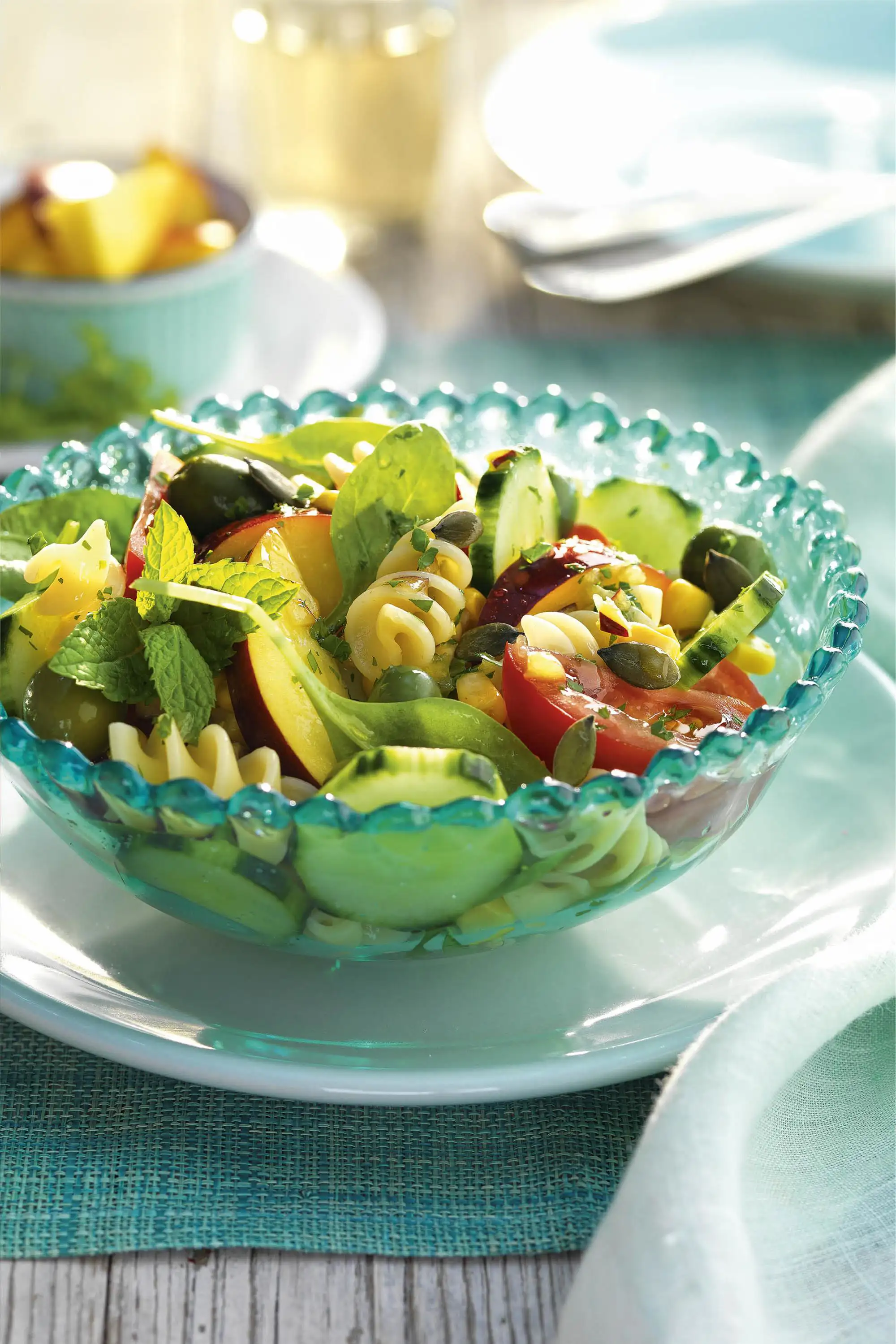 ensaladas de pasta espirales manzana espinacas tomate