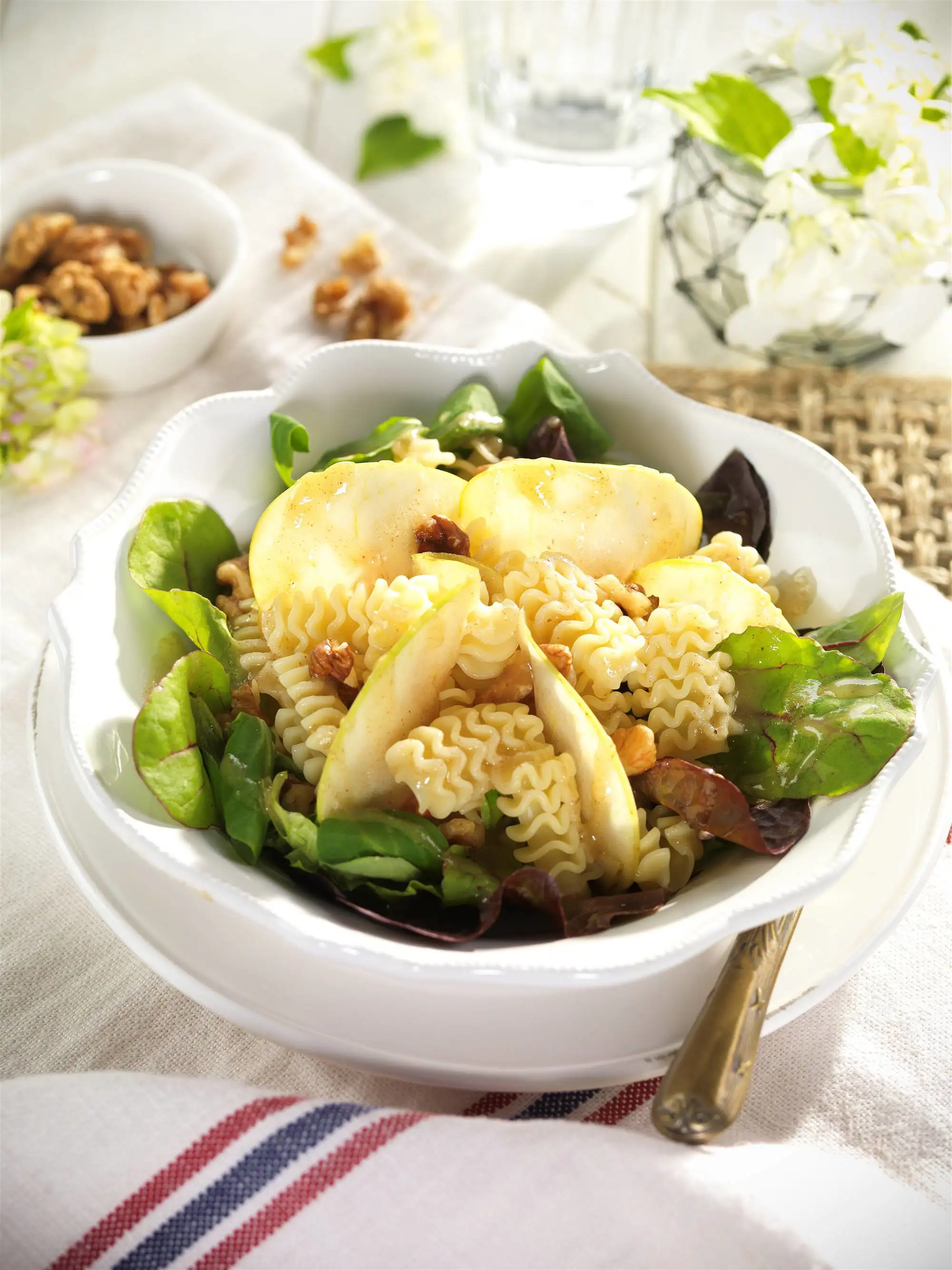 Ensaladas de pasta con manzana y nueces