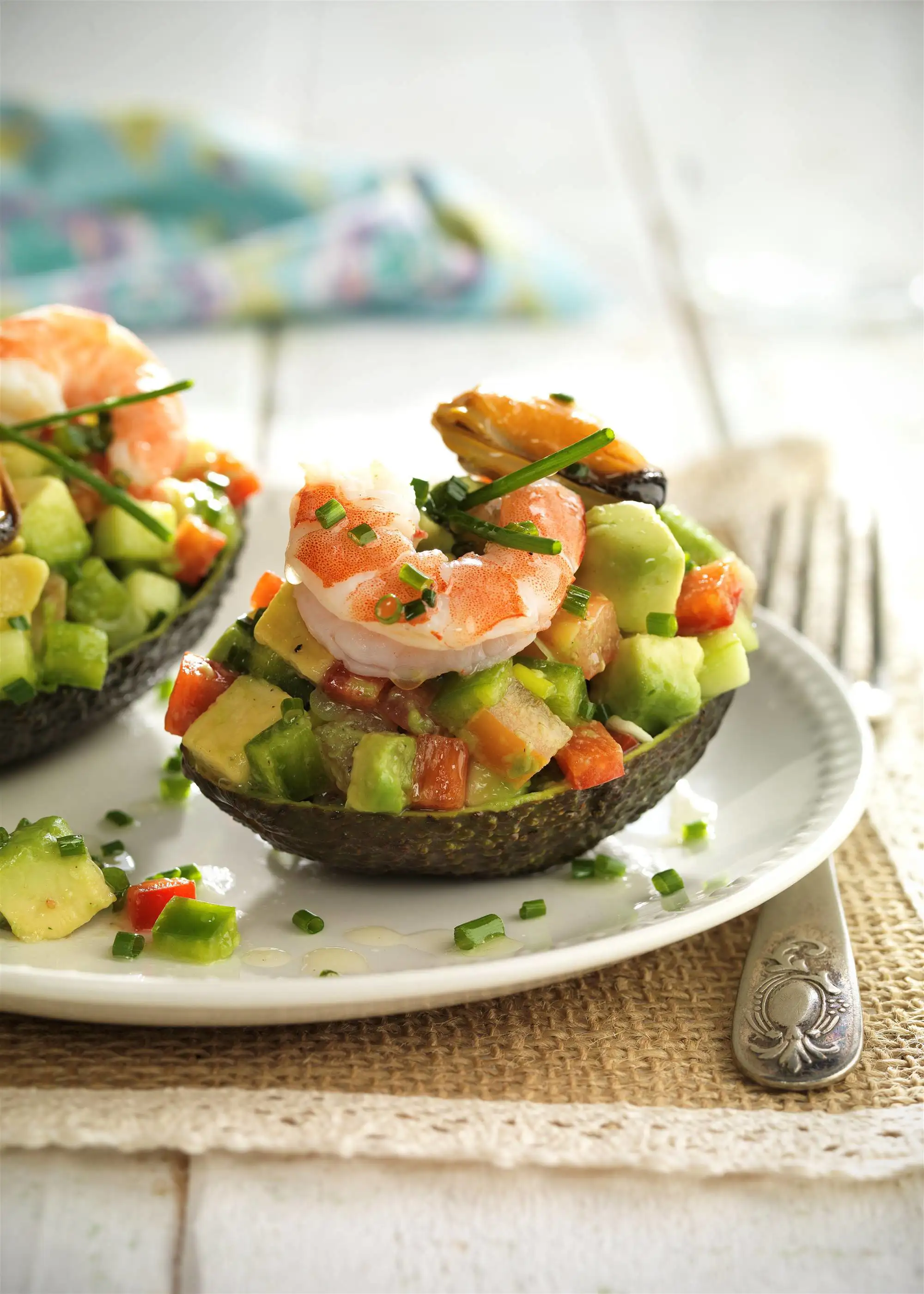 Aguacate relleno de langostinos y mejillones