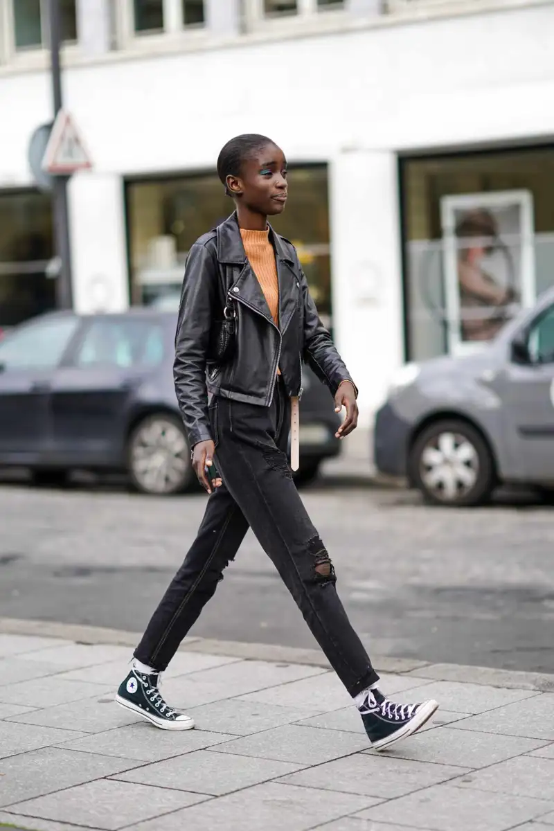 20 looks con converse altas de plataforma que estilizan y son faciles de copiar