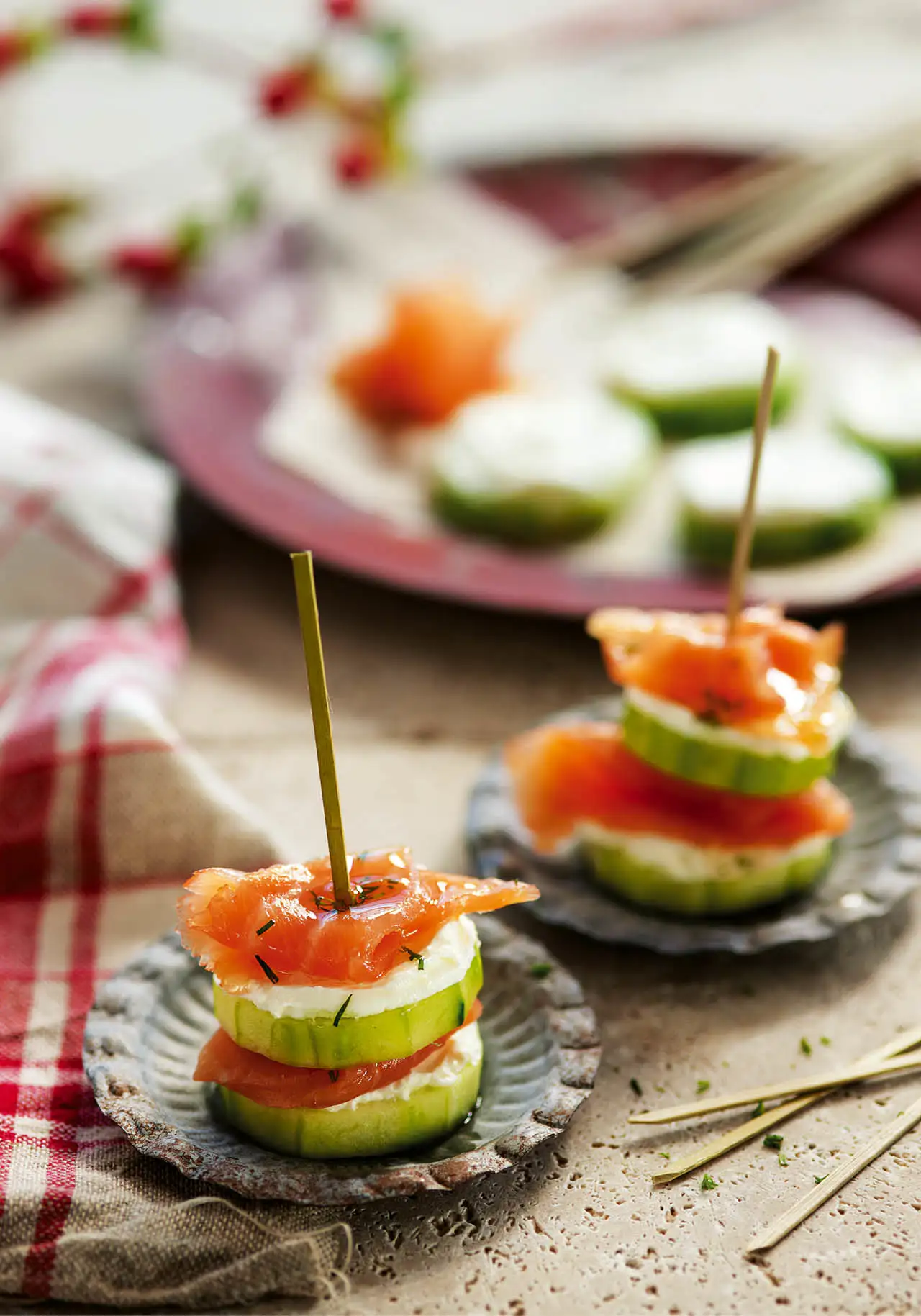 aperitivos baratos frios montaditos pepino salmon