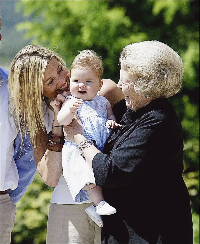 Amalia de Holanda, Máxima y Beatriz