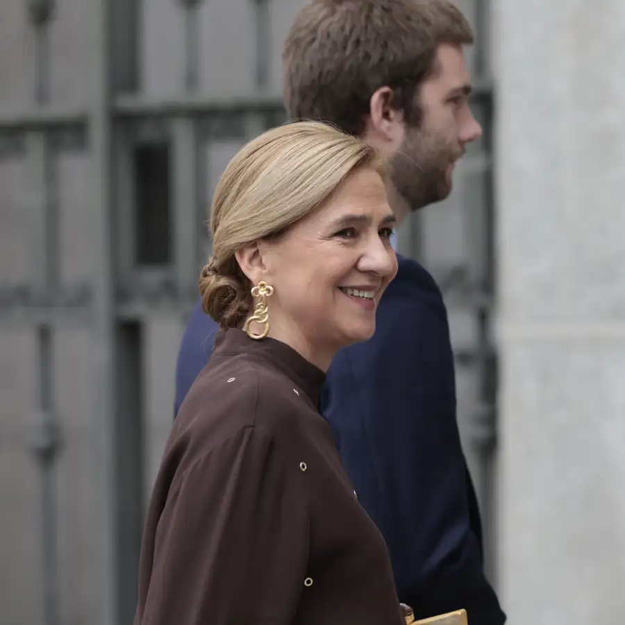 La infanta Cristina se suma al corte de pelo con capas largas elegantes que copiarán las mujeres de 50 que odian el pelo largo