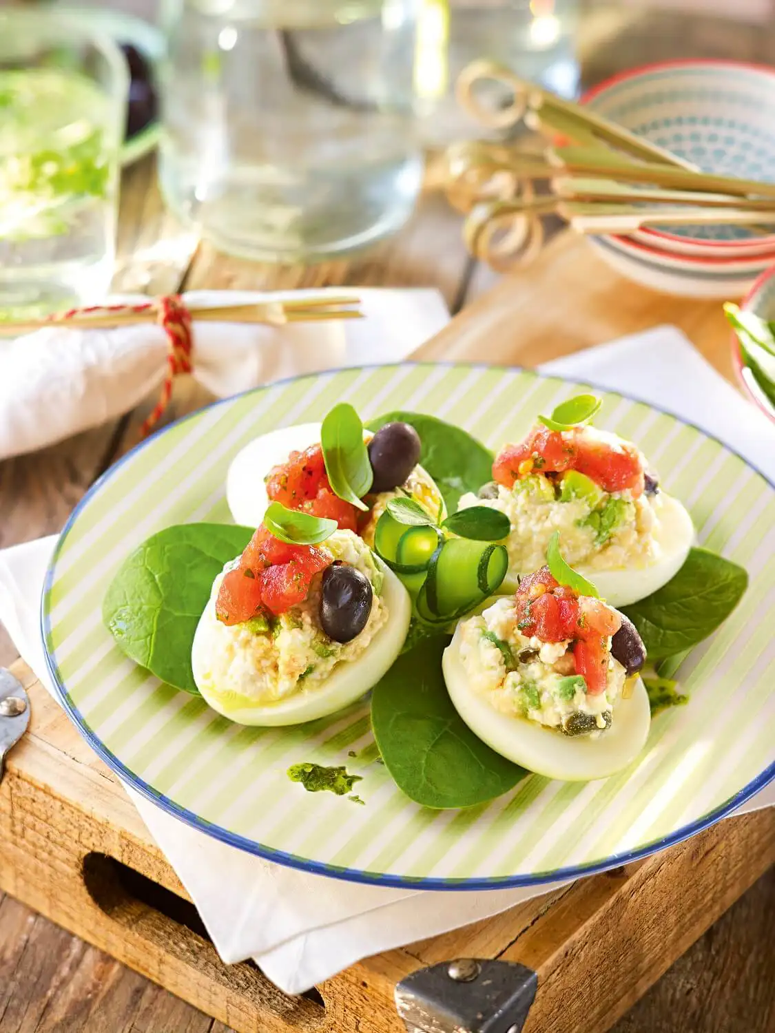 recetas con huevo duro rellenos de alcaparras y queso