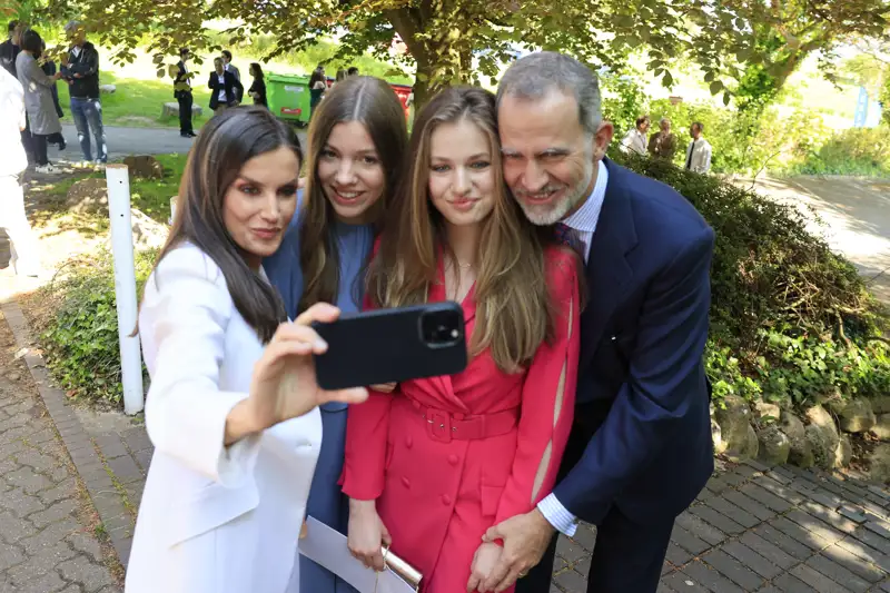 Letizia, Felipe y Sofía en la graduación de Leonor