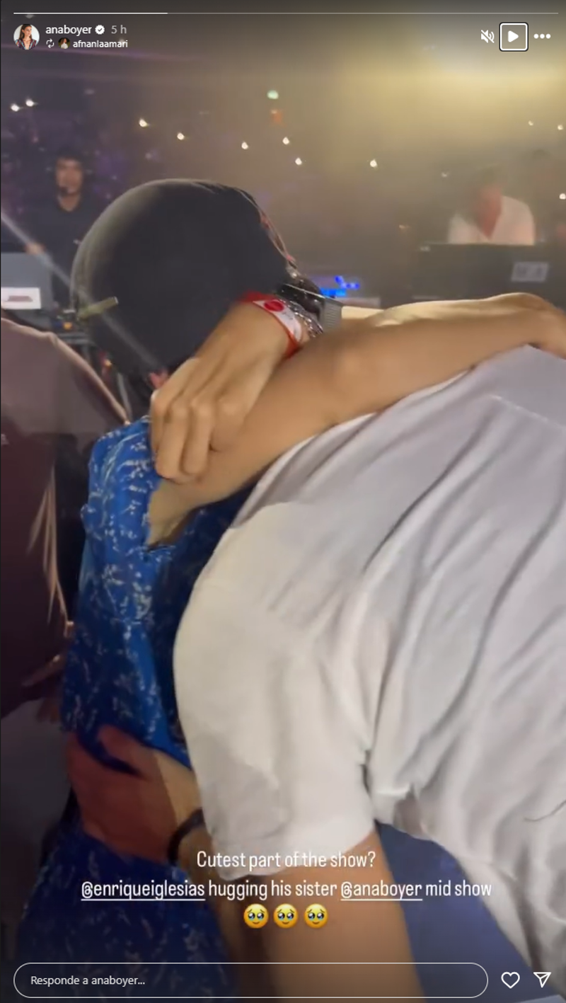 Abrazo Ana Boyer y Enrique Iglesias