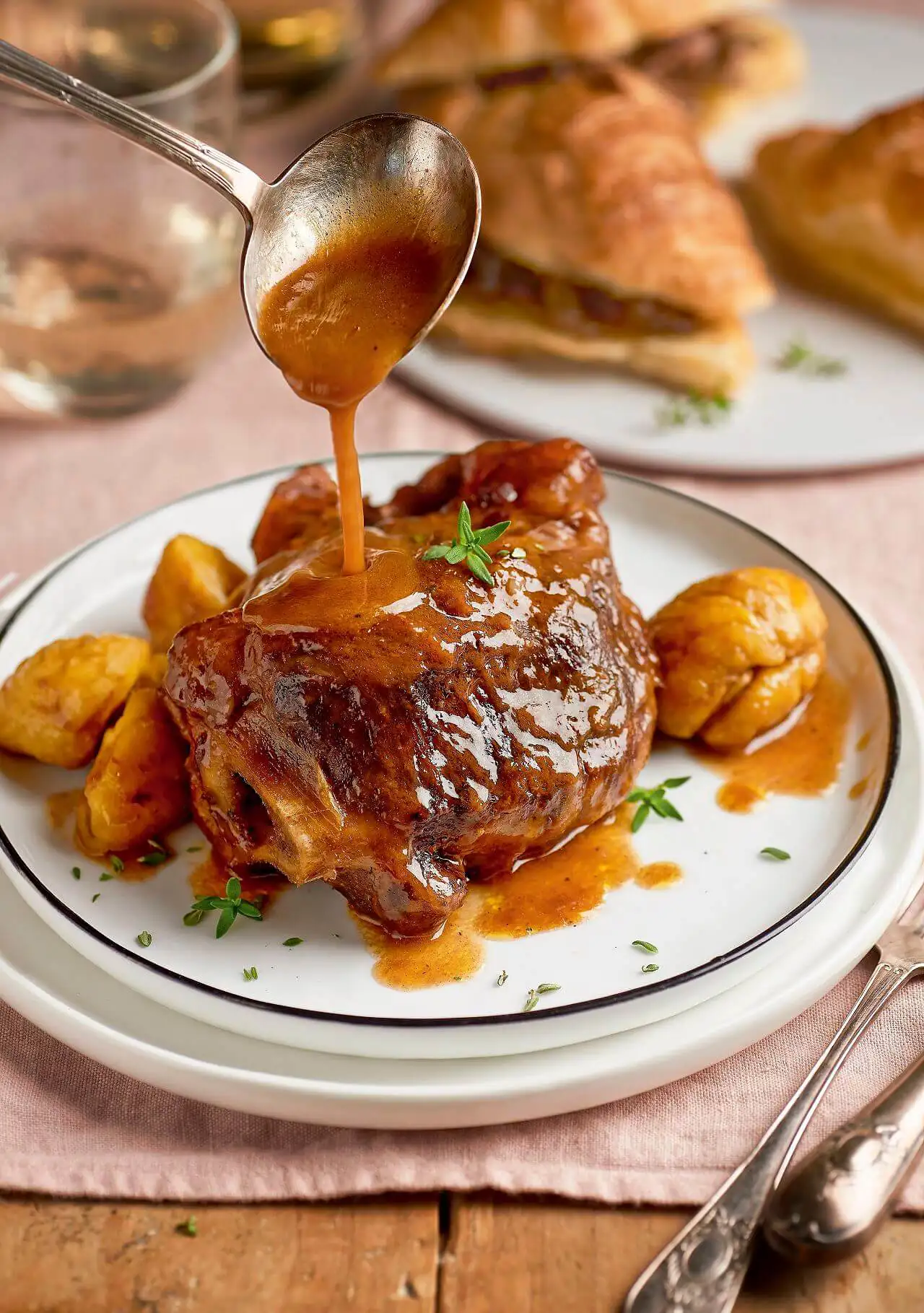 Recetas de carne guisada carrilleras ibéricas con castañas