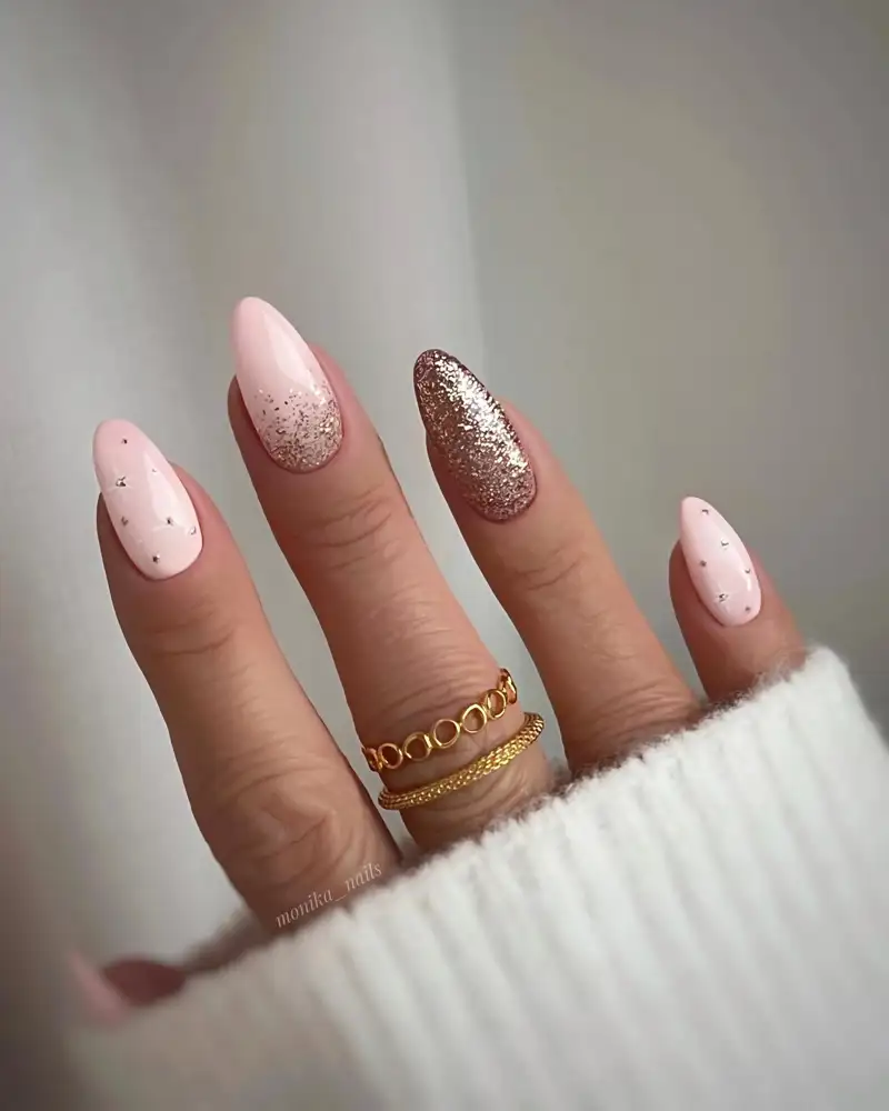 Rosas con glitter uñas navidad 2024 