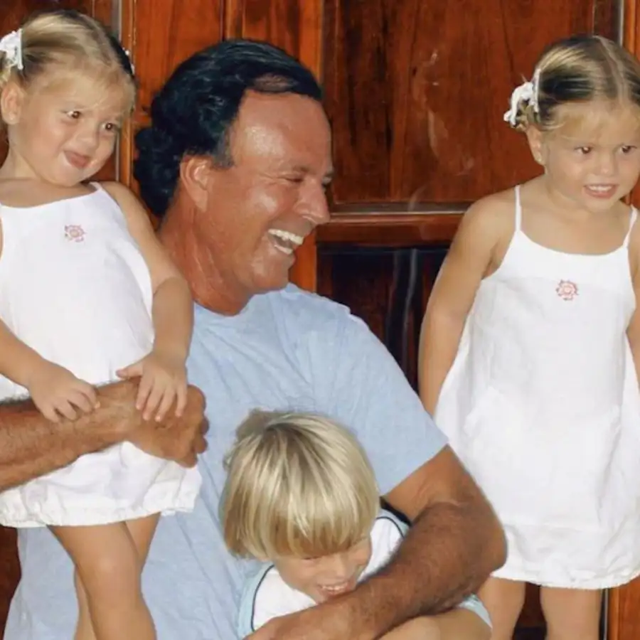 El significativo gesto de las gemelas de Julio Iglesias a su padre que evidencia cómo es su actual relación