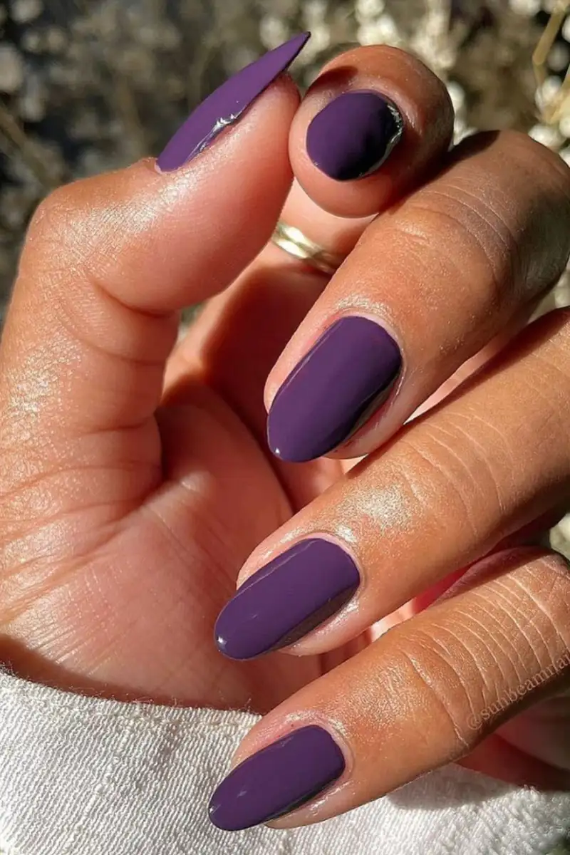 Uñas elegantes: moradas