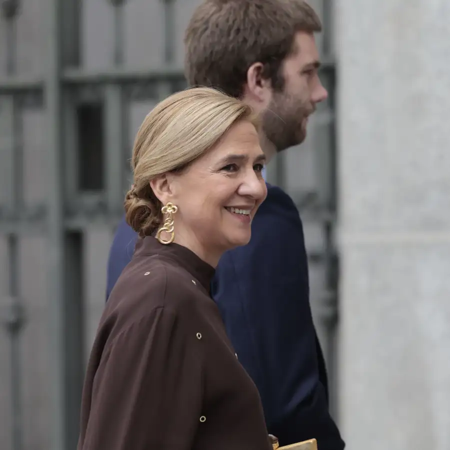 La infanta Cristina se convierte en una diosa griega con el look más estiloso de invitada 50+: fresquito, favorecedor y efecto tipazo