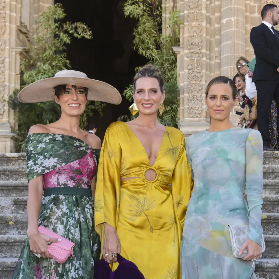 Las hermanas Osborne arrasan la boda de Ana Cristina Portillo con diseños de su firma: prints exóticos y el nuevo look de Eugenia