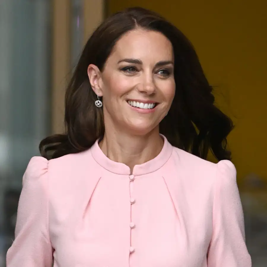 Así ha sido la reaparición oficial de Kate Middleton: look en el color ...