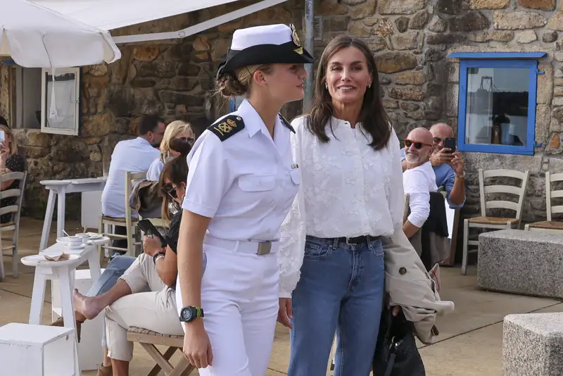 Letizia y Leonor en Marín