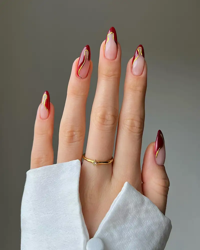 uñas rojas decoradas elegantes Con detalles cromados