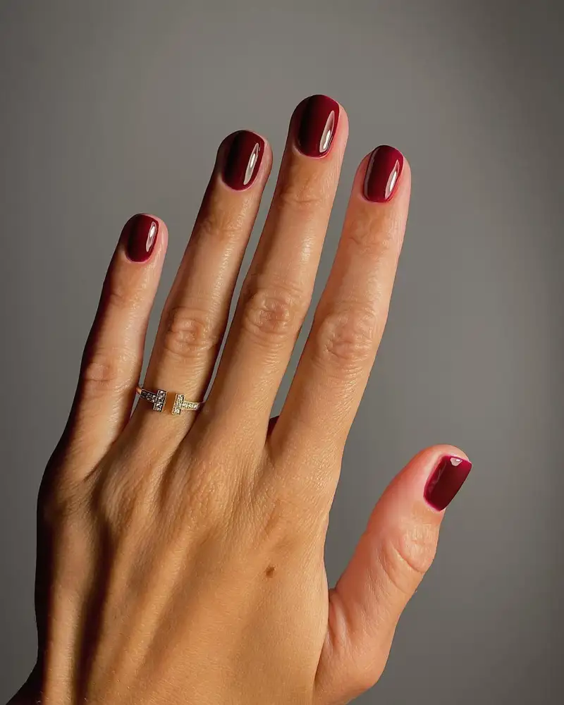 uñas rojas decoradas elegantes Red wine glossy