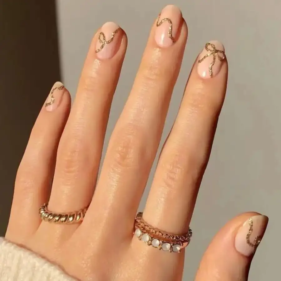 15 uñas de Navidad fáciles de copiar con diseños sencillos, elegantes y en tendencia