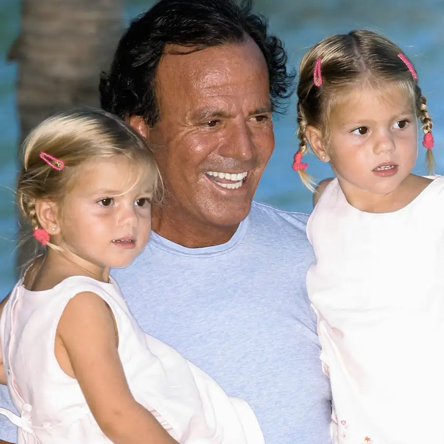 Cristina y Victoria, las hijas gemelas de Julio Iglesias, abren el álbum de fotos inédito de su infancia con Miranda Rijnsburger