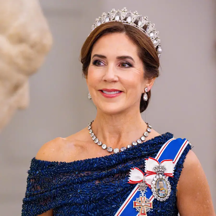 Brillantes y perlas: así es la tiara favorita de Mary de Dinamarca desde que se estrenó como Reina 