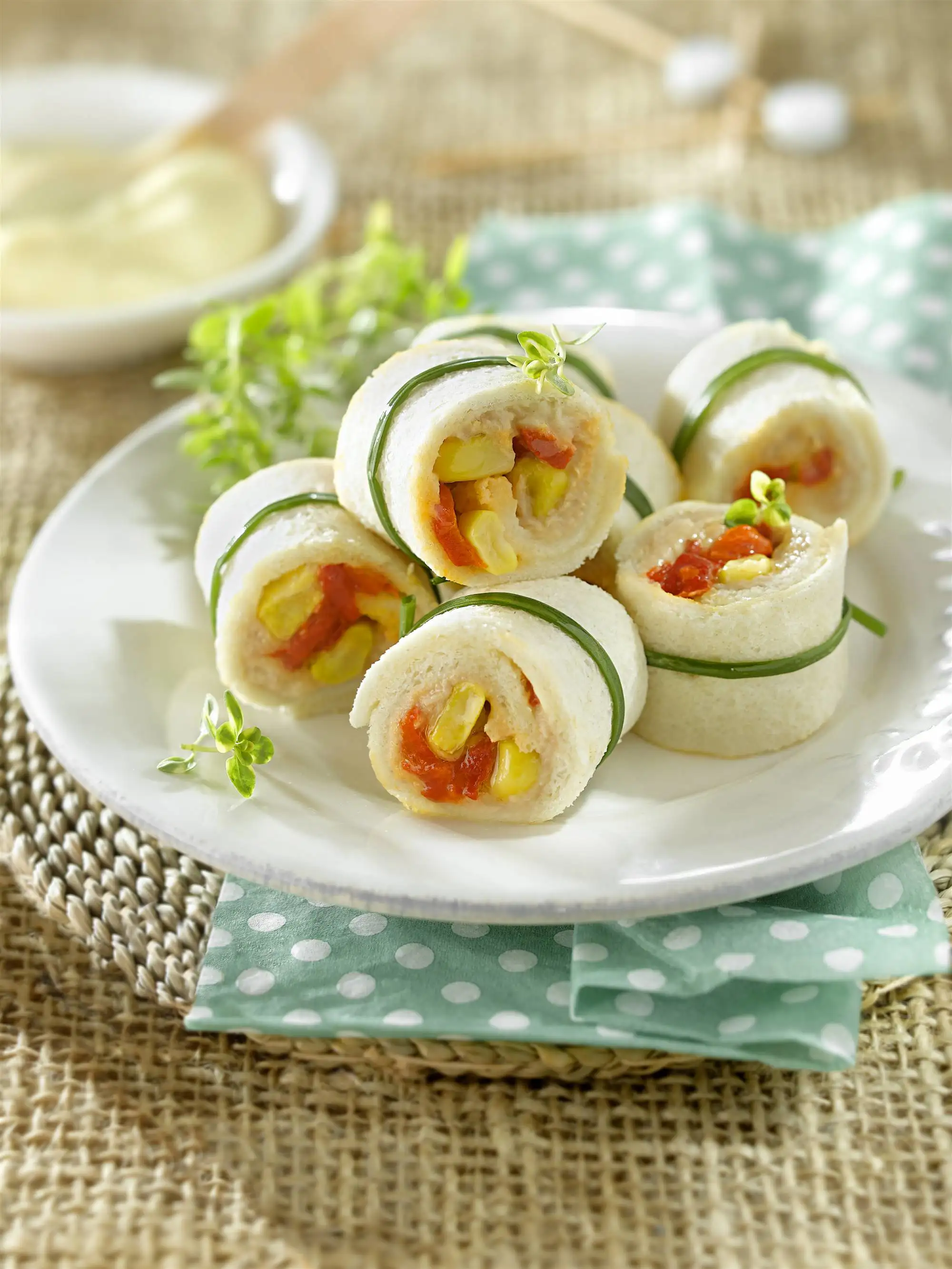 Rollitos de atún y pimientos del piquillo