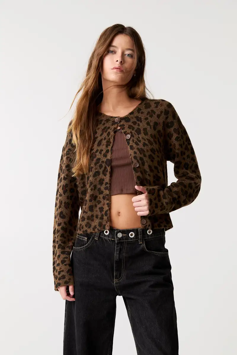 chaqueta punto pull bear leopardo
