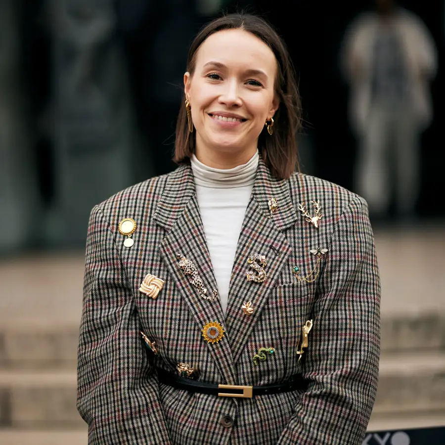 10 chaquetas de Sfera que sientan fenomenal a los 50 y se llevan este otoño con blusas y vestidos