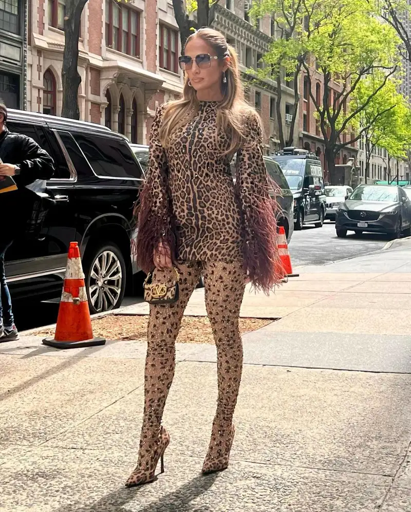 jlo leopardo