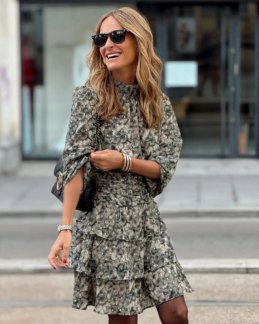 10 vestidos boho de Zara para llevar con medias negras y botines en invierno holgados muy elegantes y con manguita