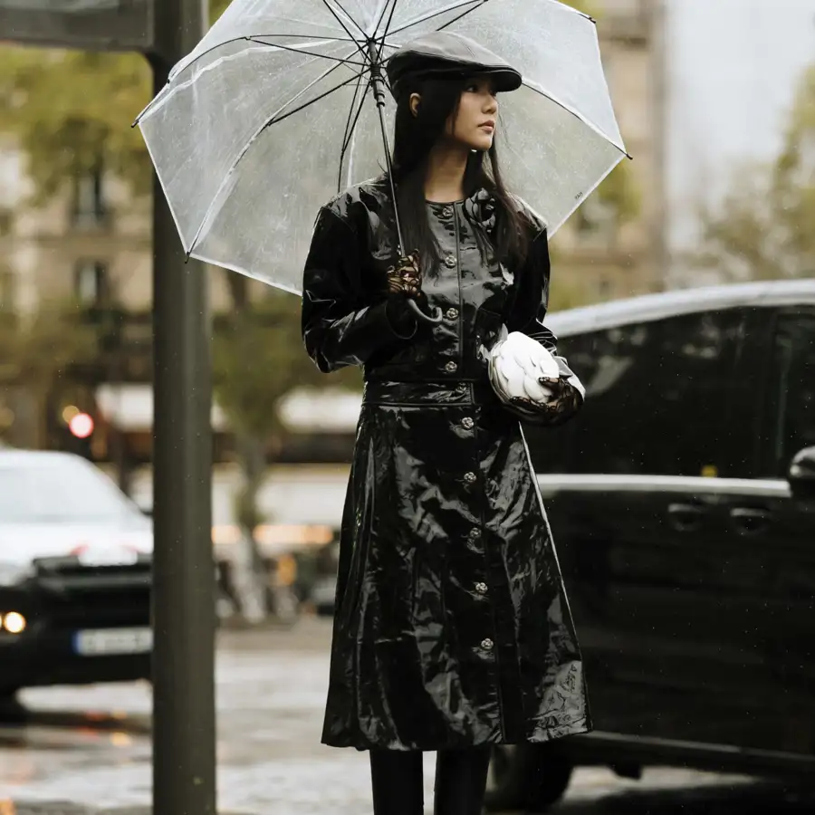 El chubasquero tipo parka de Zara con el color más elegante del Otoño/Invierno 2025 y estilo francés