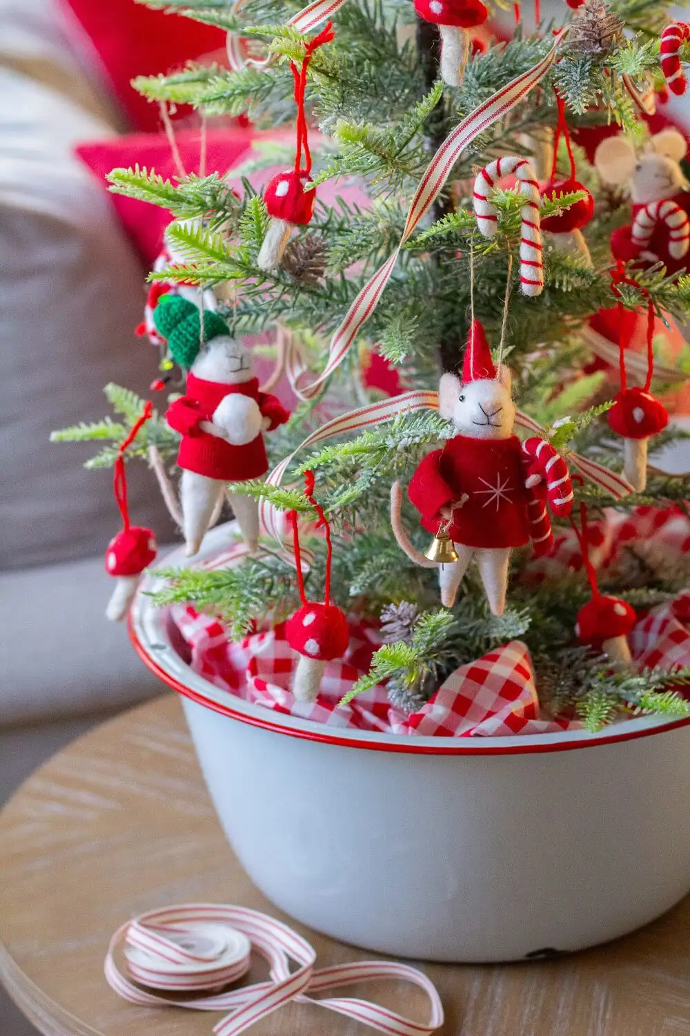 manualidades navideñas bastones y setas de lana