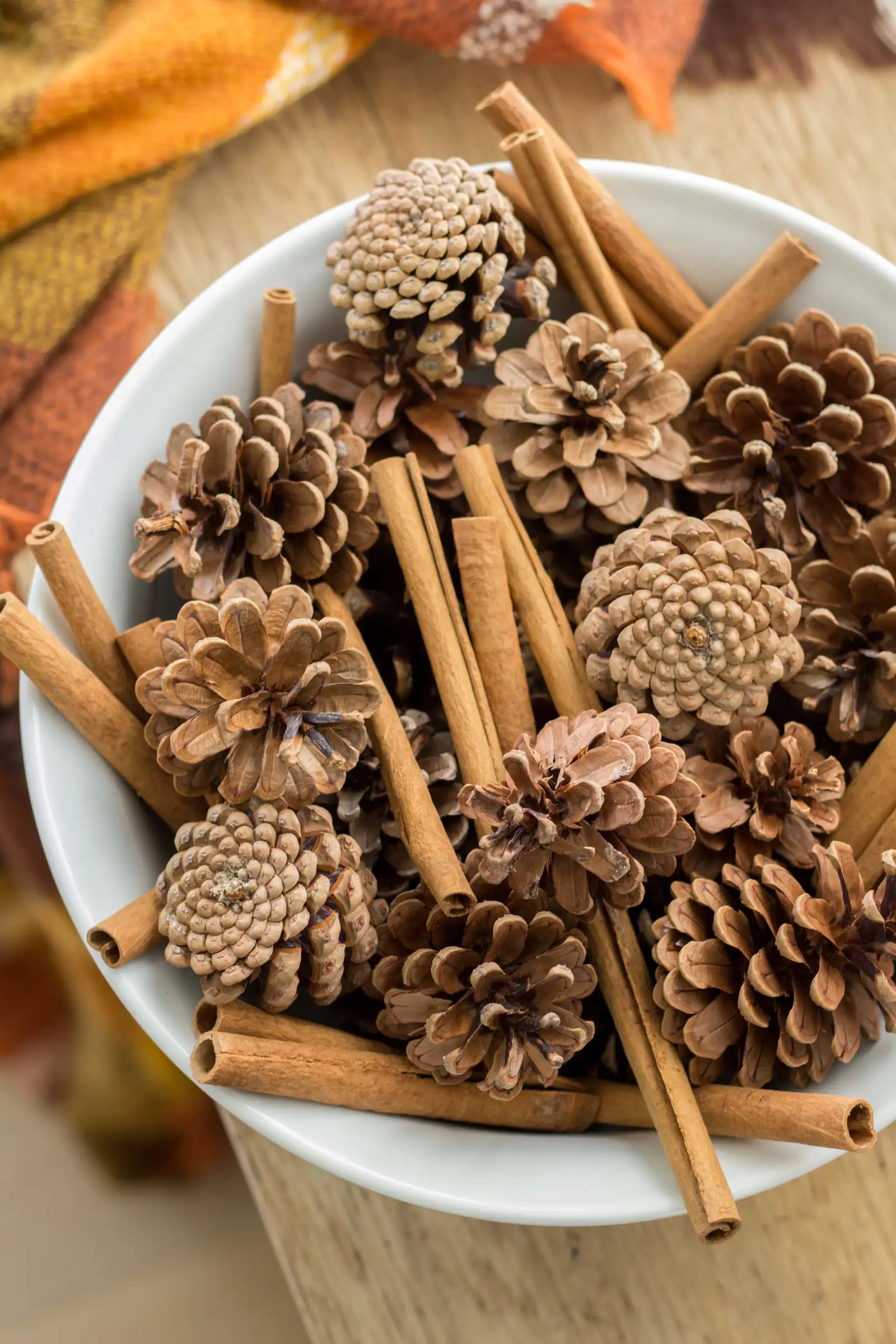 manualidades navideñas piñas perfumadas