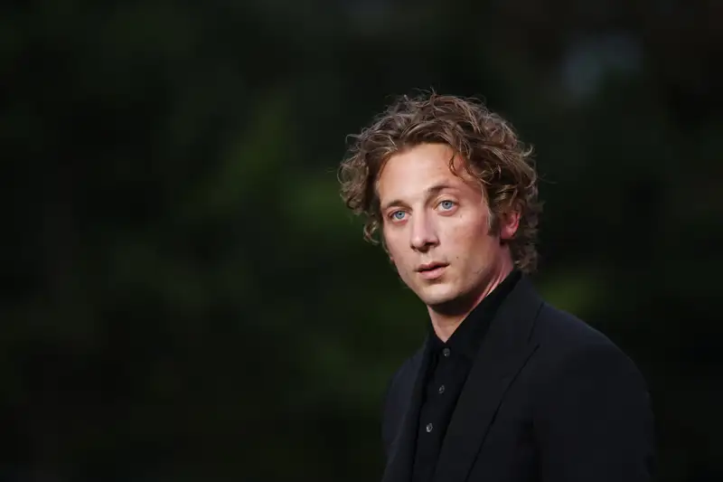 mejores colonias de Mercadona para hombre  Jeremy Allen White