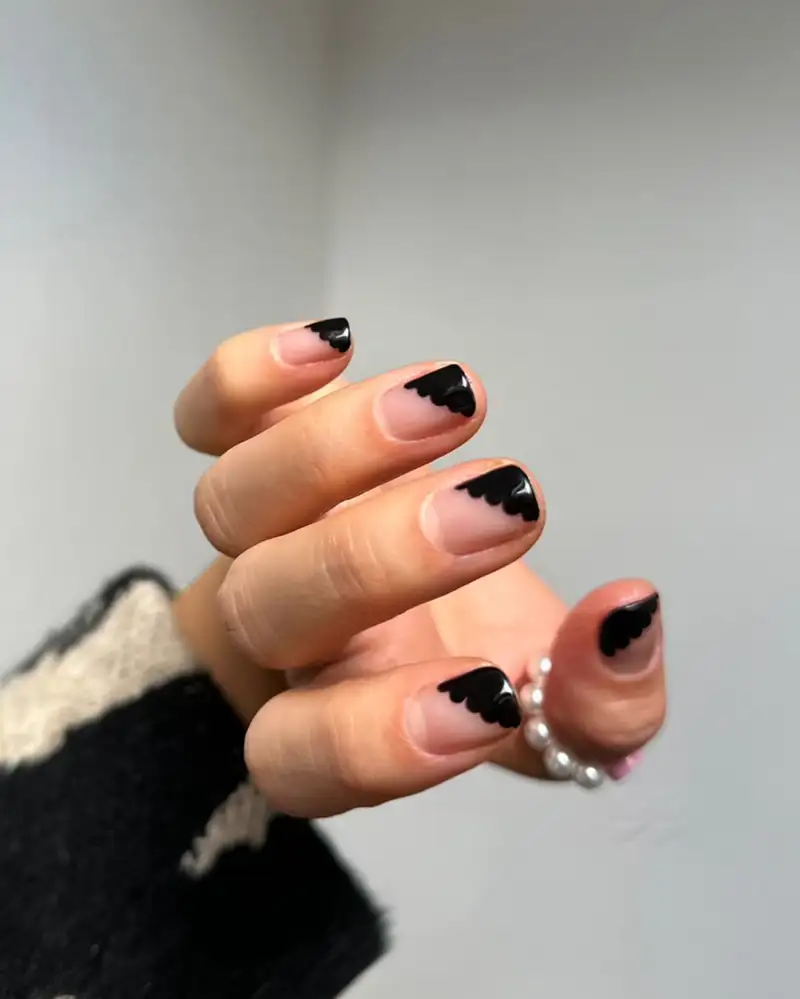 Uñas decoradas negras: ladeadas