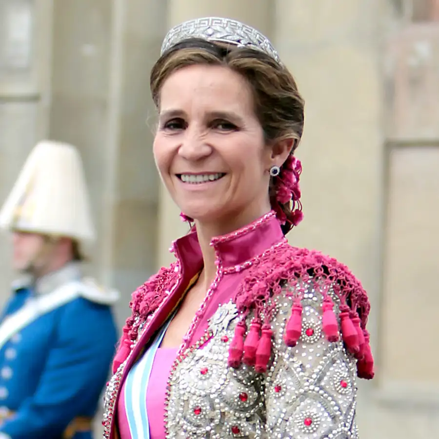 La impresionante colección de joyas de Elena que envidia Letizia: una corona que se niega a devolver y los regalos de boda más caros