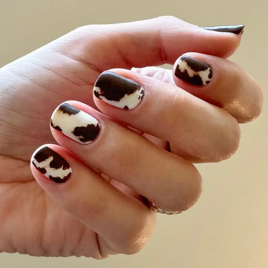 15 uñas decoradas marrones muy elegantes y nada aburridas para llevar en Otoño/Invierno