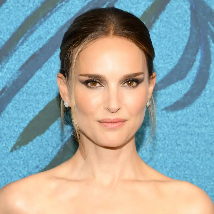 Natalie Portman deslumbra con el corte de pelo corto ondulado que estiliza a las bajitas de 40 y da volumen al cabello fino