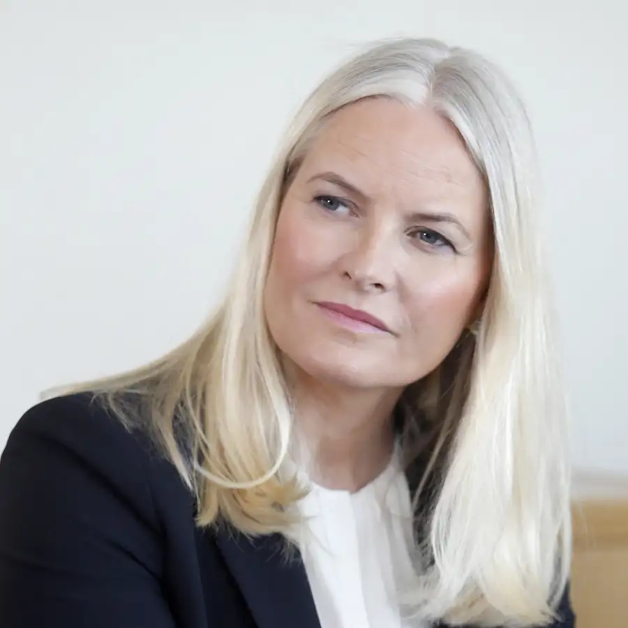 La policía busca a Mette-Marit de Noruega: la princesa heredera, llamada a un interrogatorio en plena crisis de la Corona