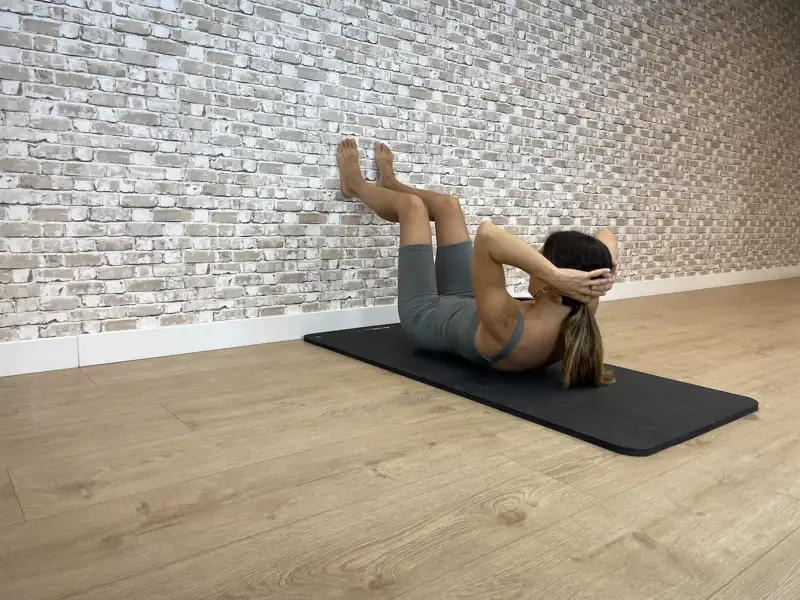 pilates en pared Flexión Torácica  2