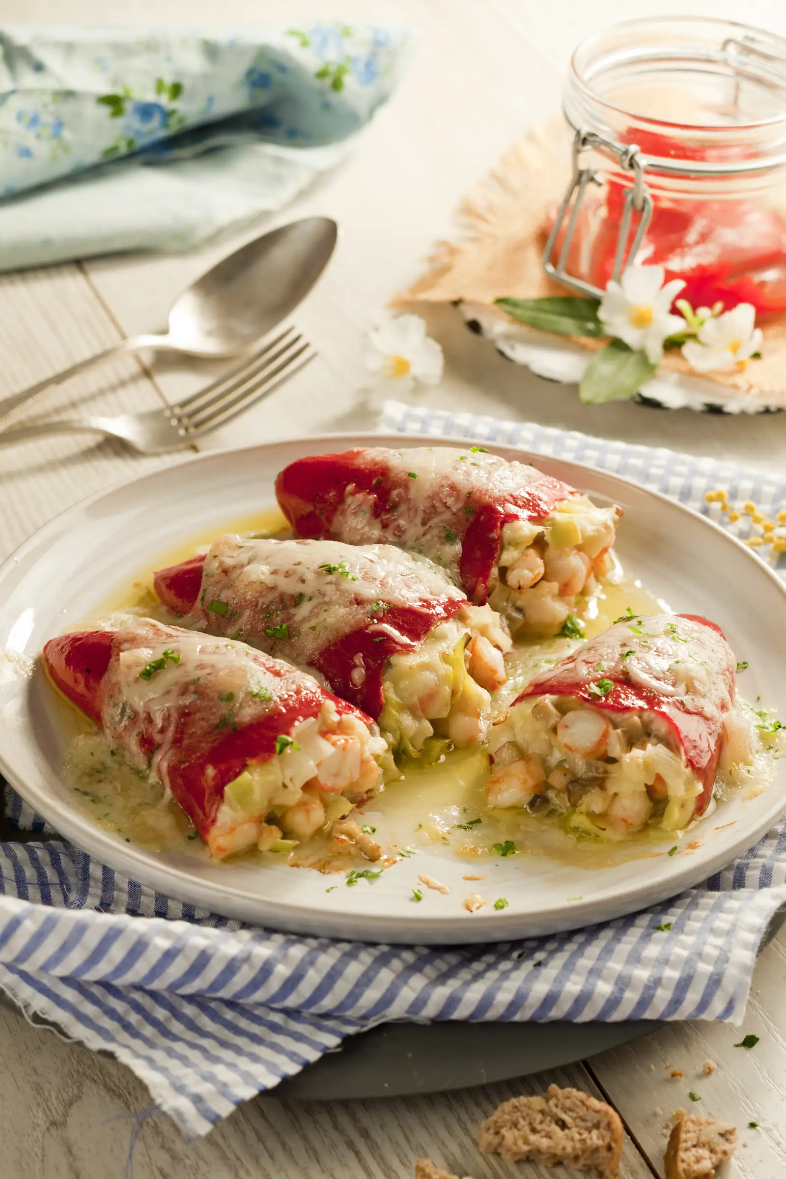 comidas navideñas Pimientos rellenos de langostinos