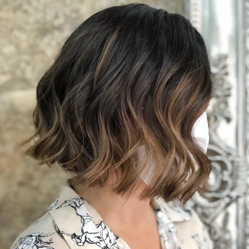 cortes de pelo para mujer que ayudan a disimular canas wavy bob