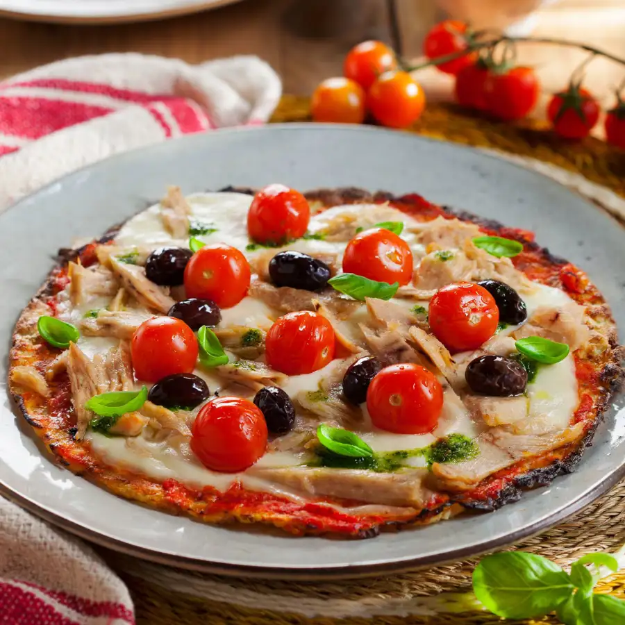 pizza keto atun tomate