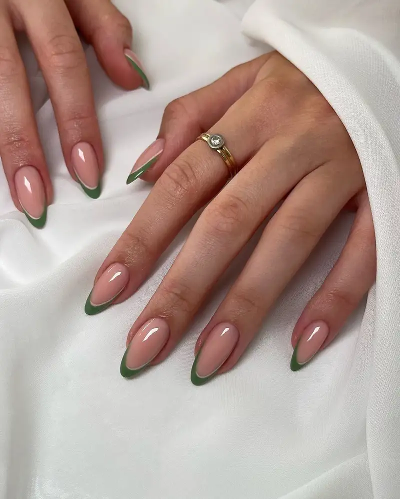 Uñas verde oliva